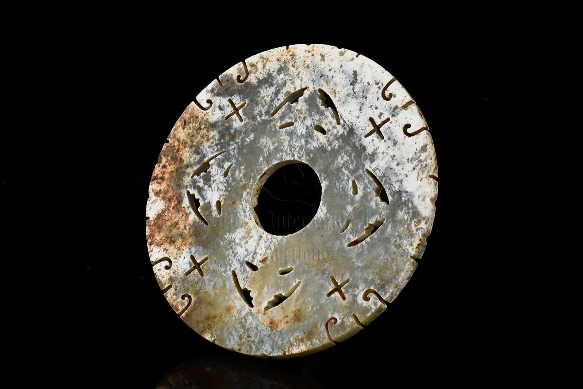 lot # 15051 jade openwork carved disc ornament, bi 秦代 镂空龙纹